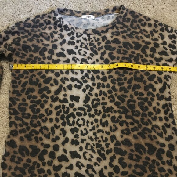 Soft Leopard Print Statement Sleeve Top - Picture 12 of 16